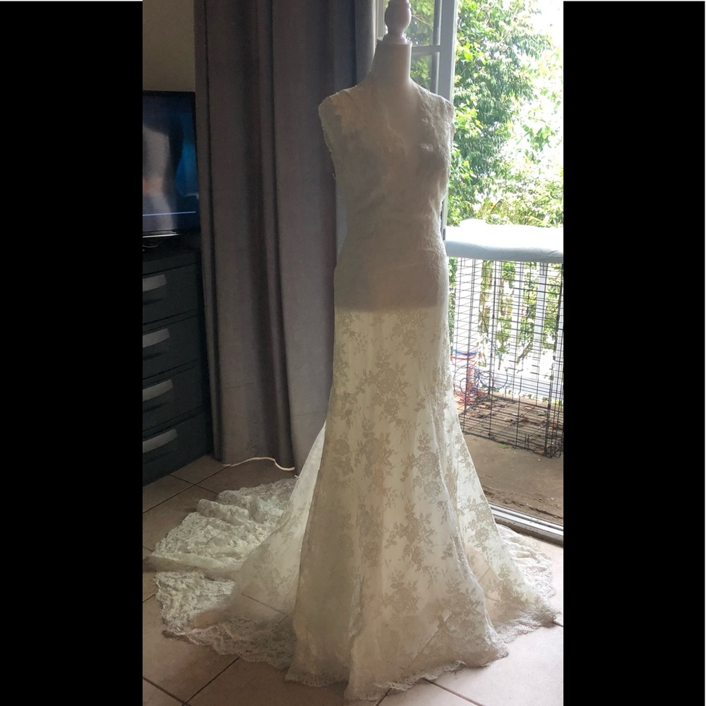 Allure bridal wedding gown. Never worn